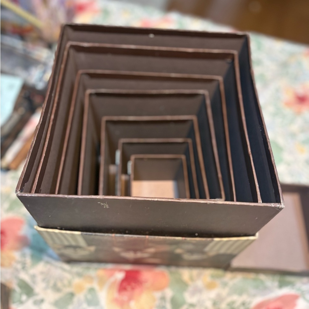 Bob's Boxes" Seven nesting boxes featuring a cat design - Picture 16 of 16